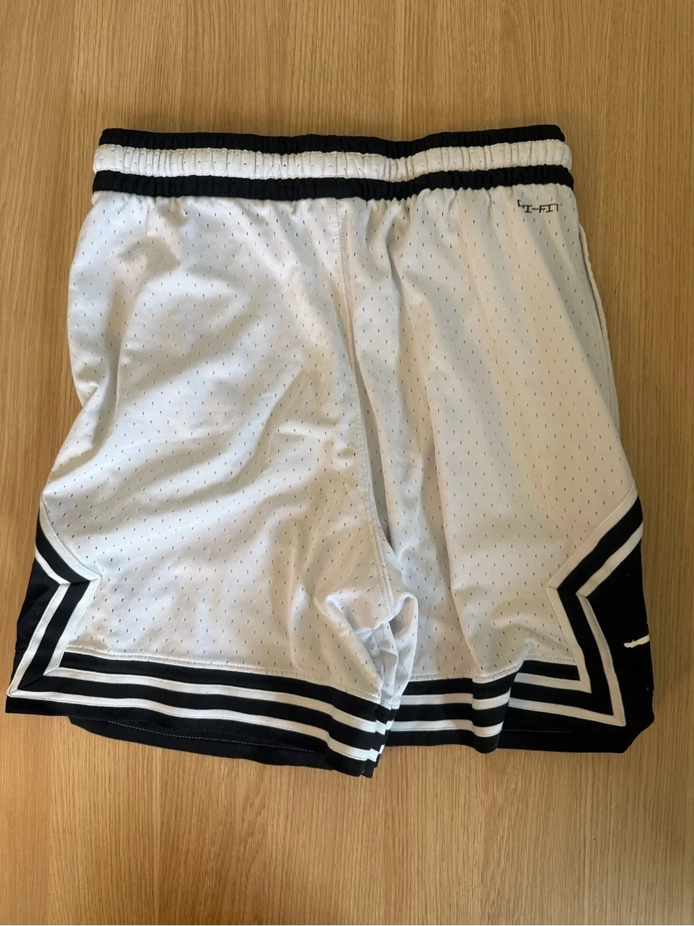 Jordan Men’s White/Black Basketball Shorts Size L
